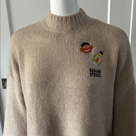 H&M Bert n’ Ernie Mock Neck Sweater NWOT - Picture 3 of 13